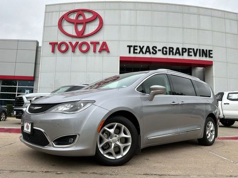 Used 2017 Chrysler Pacifica Touring-L Plus w/ Advanced Safetytec Group image 2