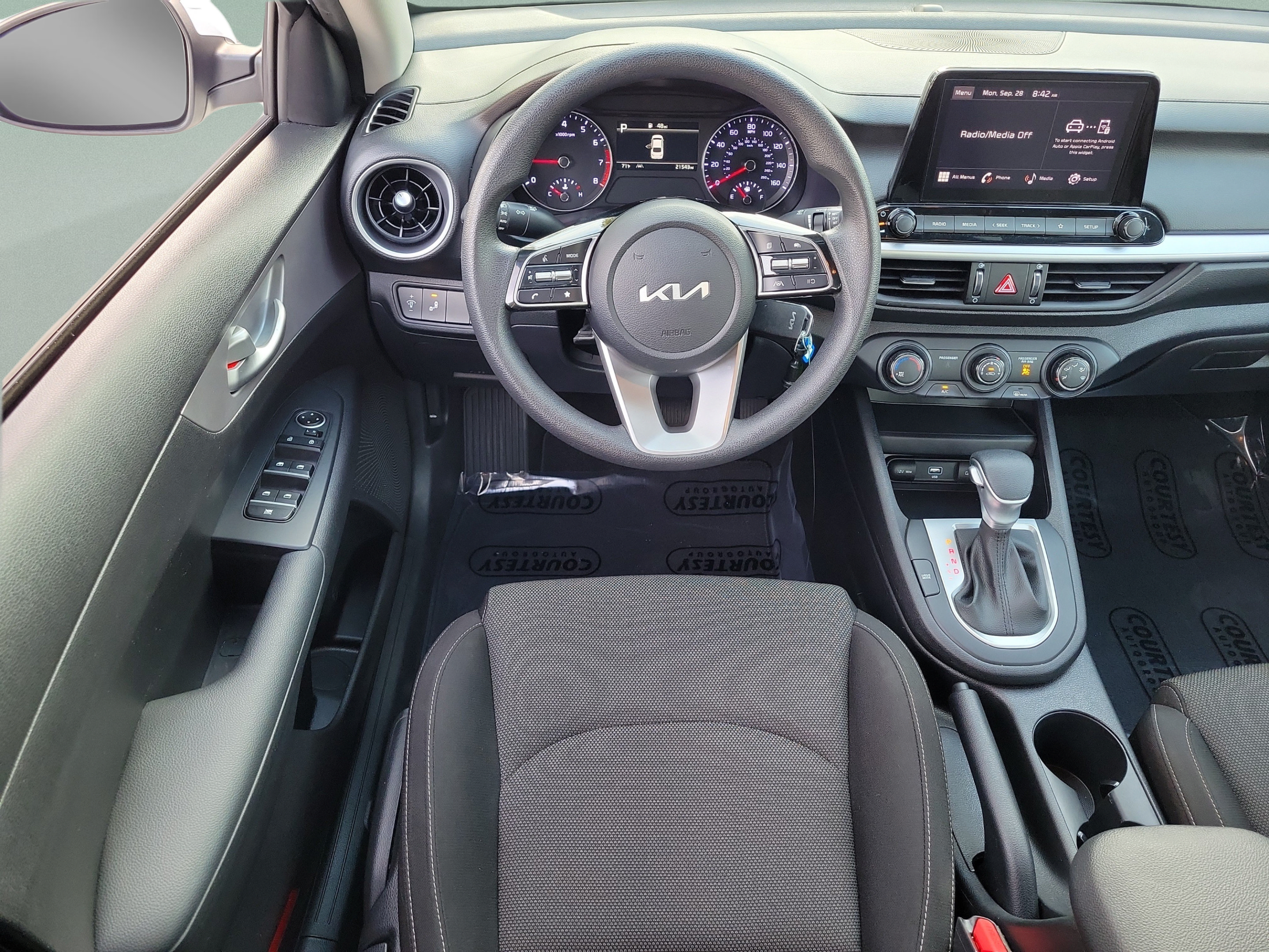 Used 2024 Kia Forte LXS w/ LXS Technology Package FWD image 9
