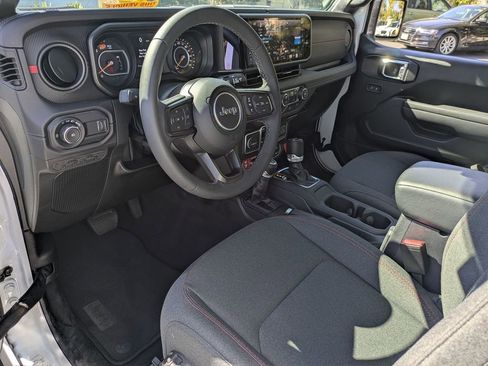 Used 2025 Jeep Wrangler Unlimited Rubicon image 17