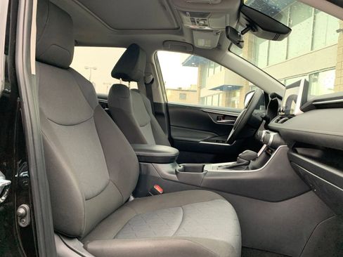 Used 2025 Toyota RAV4 XLE image 36