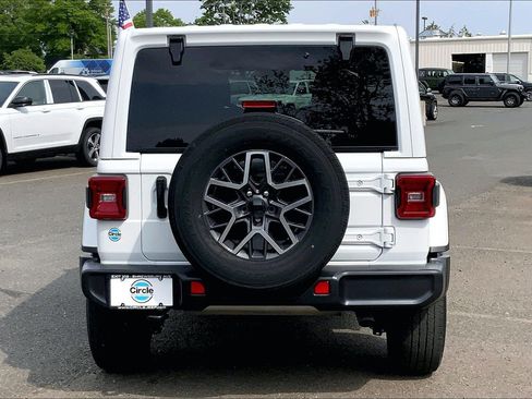 Certified 2024 Jeep Wrangler Unlimited Sahara AWD/4WD image 4