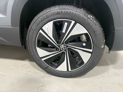 New 2026 Volkswagen Taos SE AWD/4WD image 8