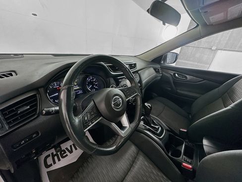 Used 2017 Nissan Rogue SV AWD/4WD image 9