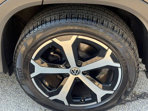 Used 2026 Volkswagen Tiguan SE AWD/4WD image 24