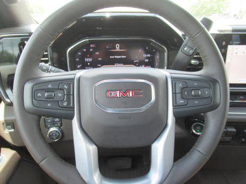 Used 2024 GMC Sierra 1500 SLT AWD/4WD image 23