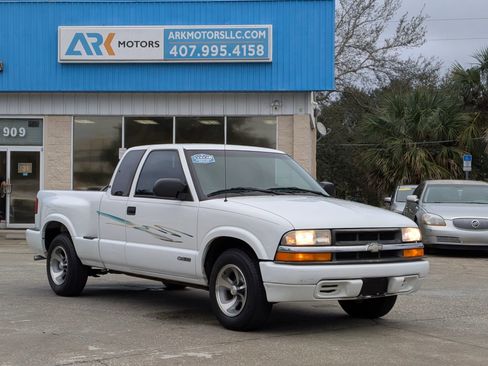 Used 2000 Chevrolet S10 Pickup LS w/ Preferred Equipment Group image 4