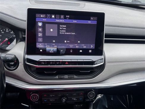 Certified 2022 Jeep Compass Limited image 33