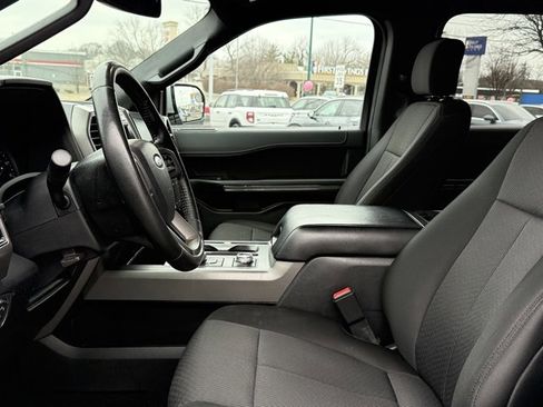 Used 2019 Ford Expedition XLT image 12