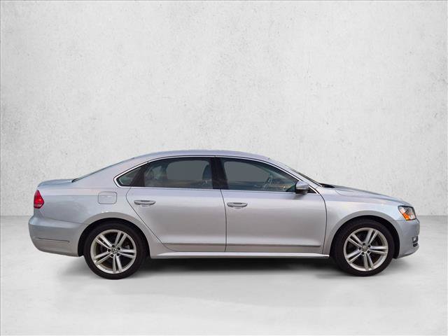 Used 2015 Volkswagen Passat 1.8T SEL Premium FWD image 4