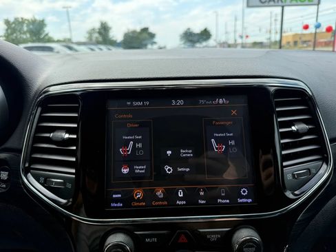 Used 2019 Jeep Grand Cherokee Altitude AWD/4WD image 33