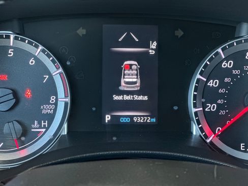 Used 2022 Toyota Highlander LE FWD image 25