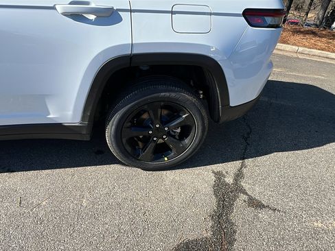 New 2025 Jeep Grand Cherokee 4WD image 12
