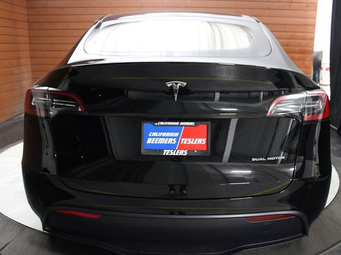 Used 2023 Tesla Model Y Long Range image 3