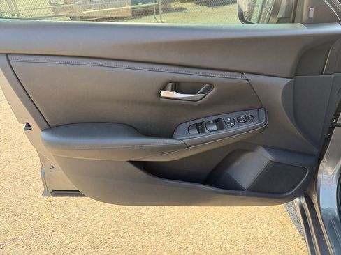 Used 2024 Nissan Sentra SV FWD image 20