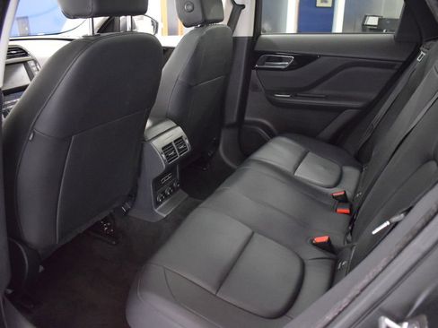 Used 2018 Jaguar F-PACE Premium image 13