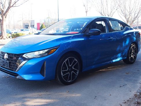 Used 2024 Nissan Sentra SR w/ SR Premium Package image 3