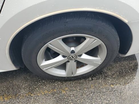 Used 2015 Volkswagen Passat 1.8T Limited Edition image 5