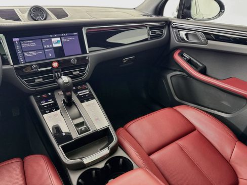 Certified 2024 Porsche Macan AWD/4WD image 26