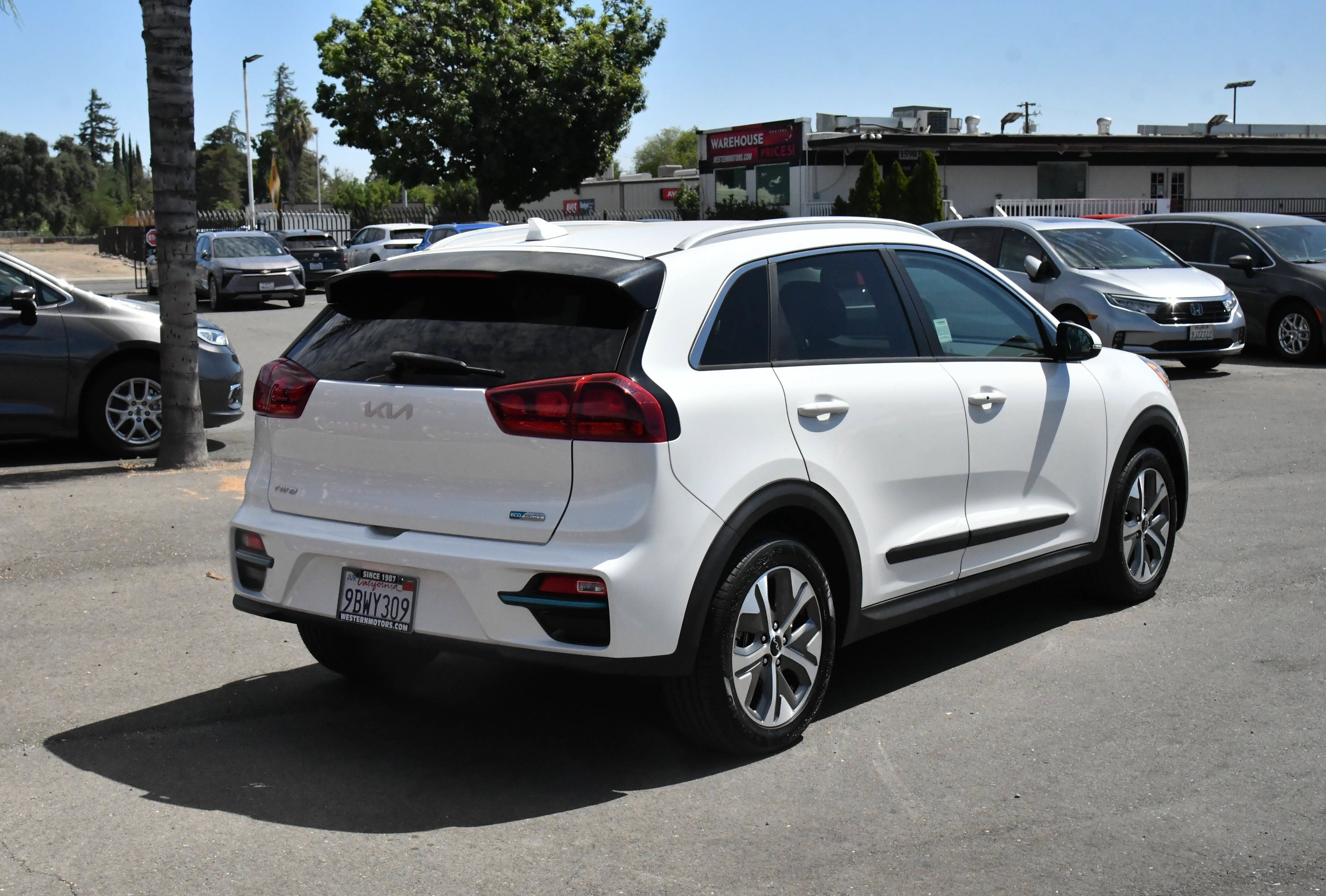 Used 2022 Kia Niro EX FWD image 8