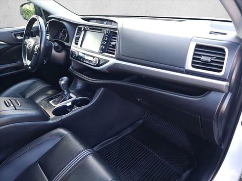 Certified 2019 Toyota Highlander SE AWD/4WD image 20