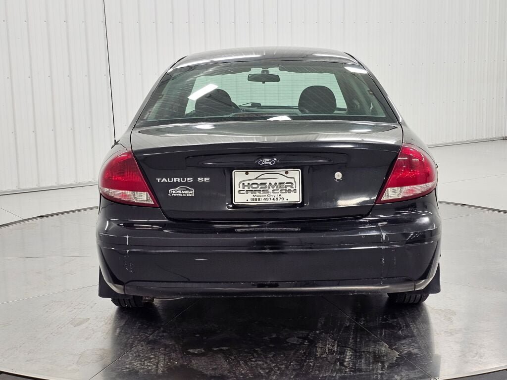 Used 2007 Ford Taurus SE FWD image 4