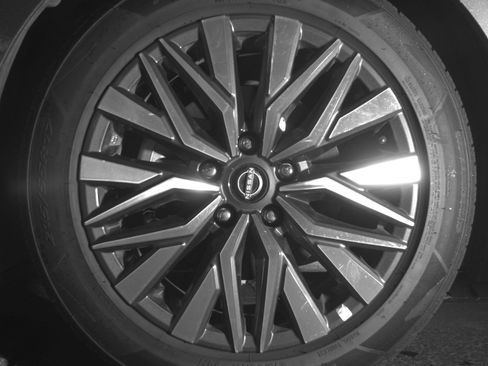 Used 2025 Nissan Altima 2.5 SV FWD image 12