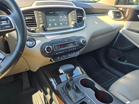 Used 2020 Kia Sorento EX AWD/4WD image 22