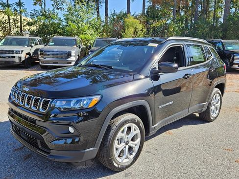 New 2026 Jeep Compass Latitude image 3