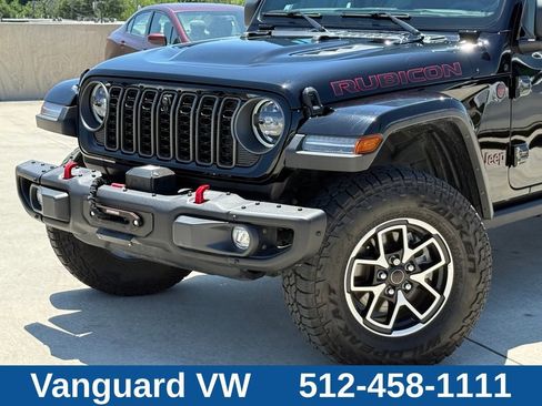 Used 2025 Jeep Gladiator Rubicon AWD/4WD image 2