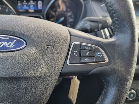 Used 2018 Ford Focus SE w/ Cold Weather Package image 16