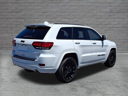 Used 2019 Jeep Grand Cherokee Altitude AWD/4WD image 12