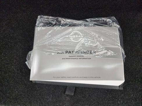 Used 2025 Nissan Pathfinder SV image 29