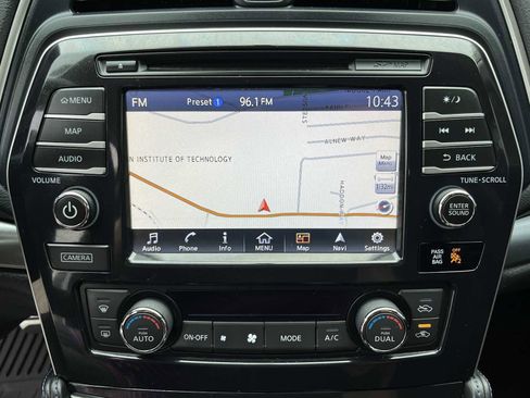 Used 2016 Nissan Maxima SR image 14
