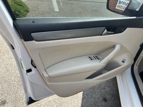 Used 2014 Volkswagen Passat TDI SE image 18