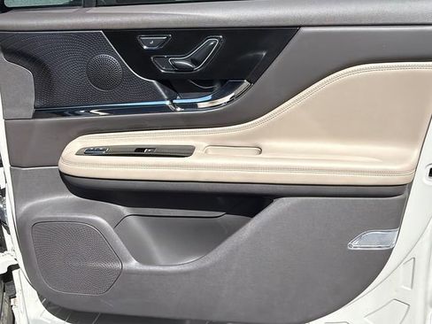 Used 2024 Lincoln Corsair Grand Touring image 16