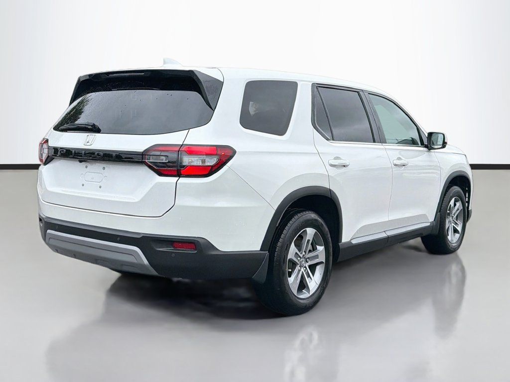 Used 2025 Honda Pilot EX-L image 5