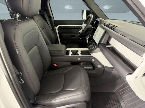 Used 2026 Land Rover Defender 110 X-Dynamic SE image 10