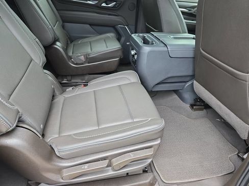 Used 2024 GMC Yukon XL Denali AWD/4WD image 11