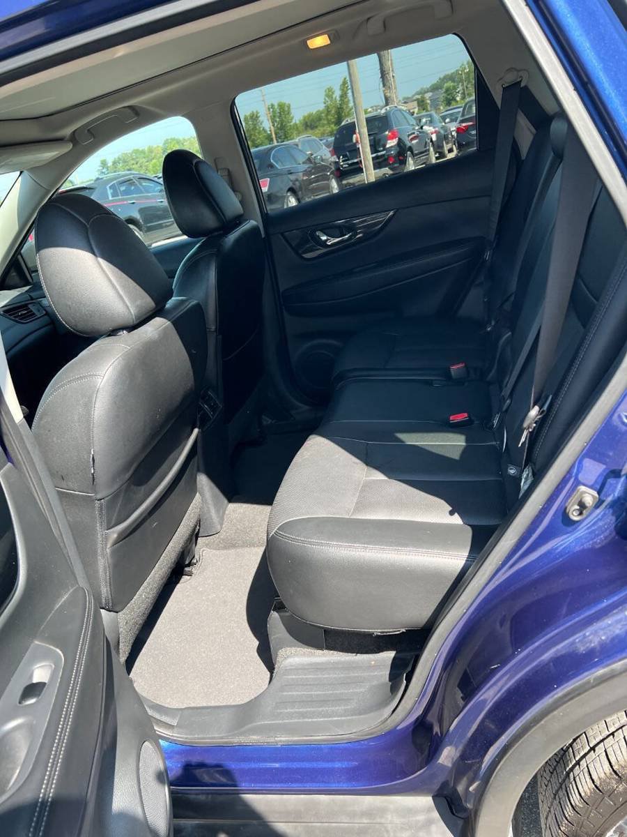 Used 2017 Nissan Rogue SL w/ SL Premium Package AWD/4WD image 2