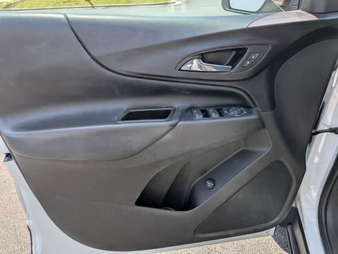 Used 2018 Chevrolet Equinox LT FWD image 10