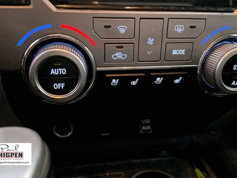 Used 2014 Toyota Tundra 4x4 CrewMax image 32