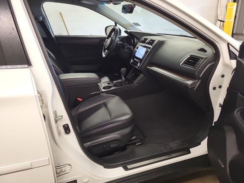 Used 2018 Subaru Outback 3.6R Limited image 3