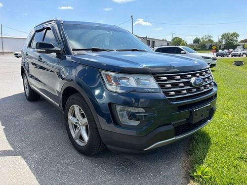 Used 2017 Ford Explorer XLT AWD/4WD image 1