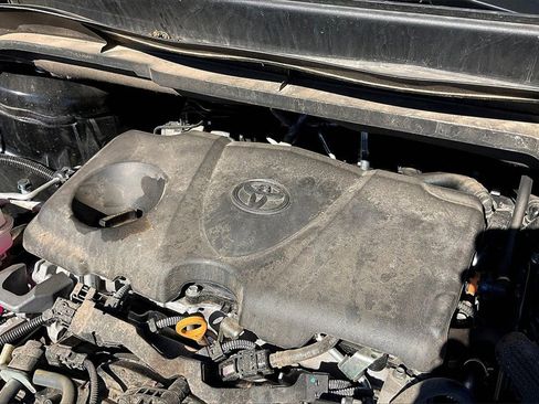 Used 2024 Toyota Sienna XLE image 37