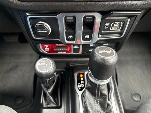 Used 2024 Jeep Wrangler Sport AWD/4WD image 28