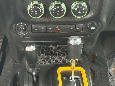 Used 2015 Jeep Wrangler Unlimited Rubicon w/ Connectivity Group image 26