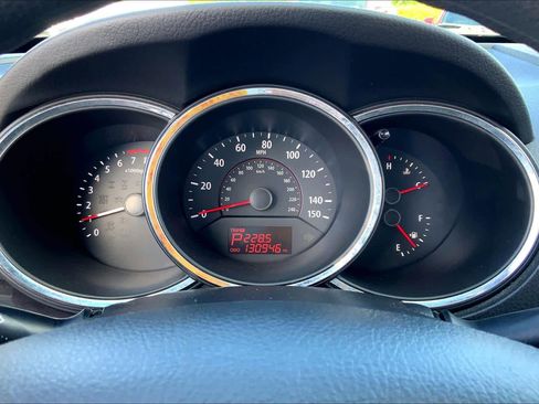 Used 2011 Kia Sorento LX image 25