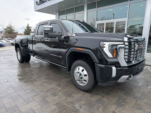 Used 2024 GMC Sierra 3500 Denali w/ Denali Reserve Package image 3