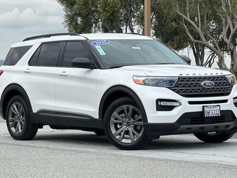 Used 2021 Ford Explorer XLT w/ Equipment Group 202A image 2