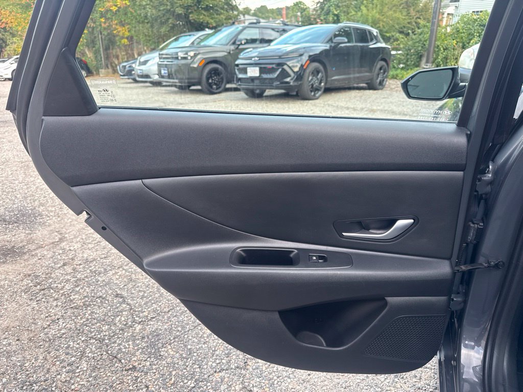 Used 2024 Hyundai Elantra SEL FWD image 18